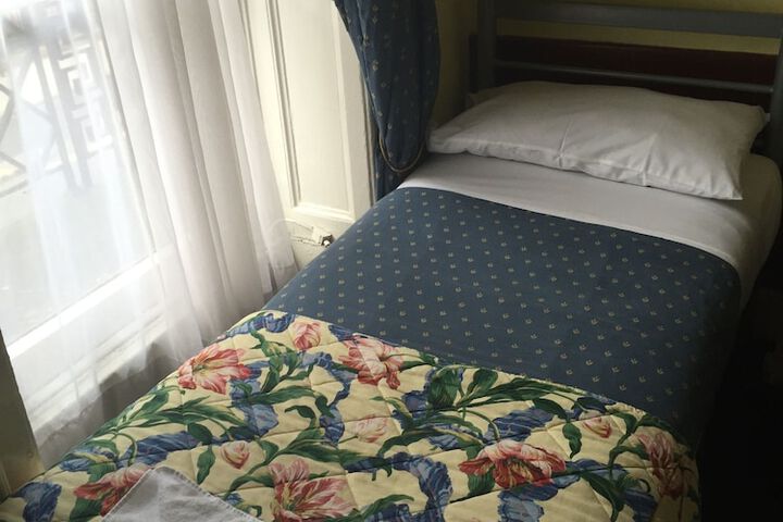 Room 13 of 60