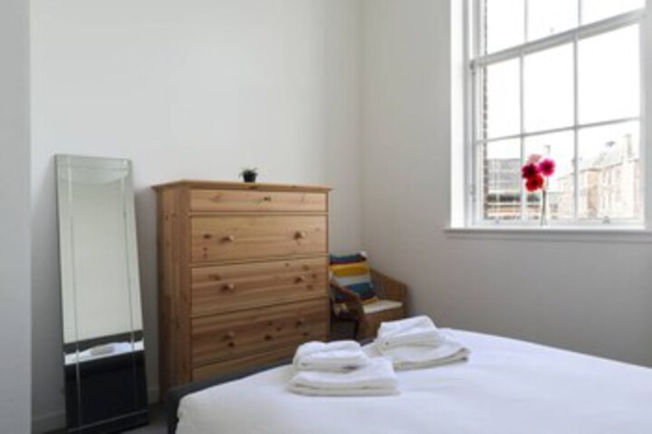 Room 16 of 18
