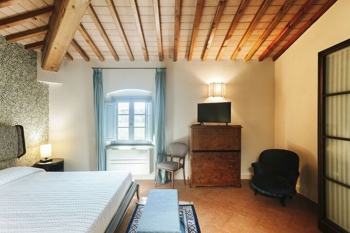 Room 2 of 27