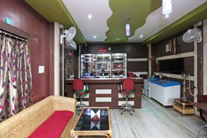 Lounge 16 of 31