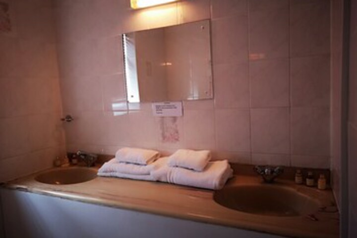 Room 8 of 32