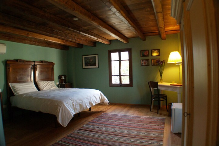 Room 8 of 38