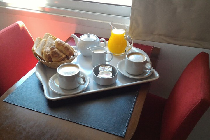 Breakfast/Coffee Service 20 of 25