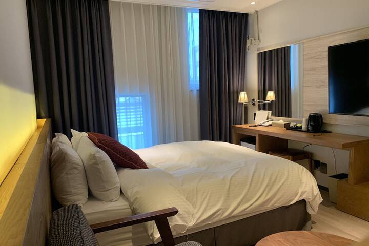 Room 11 of 24