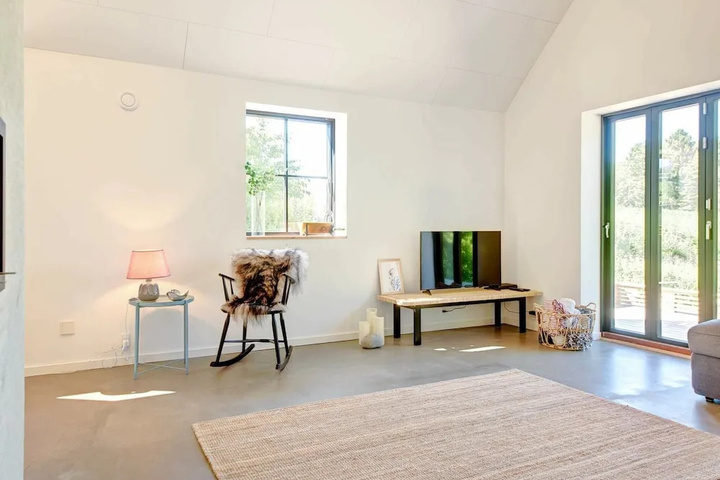 Room 3 of 20