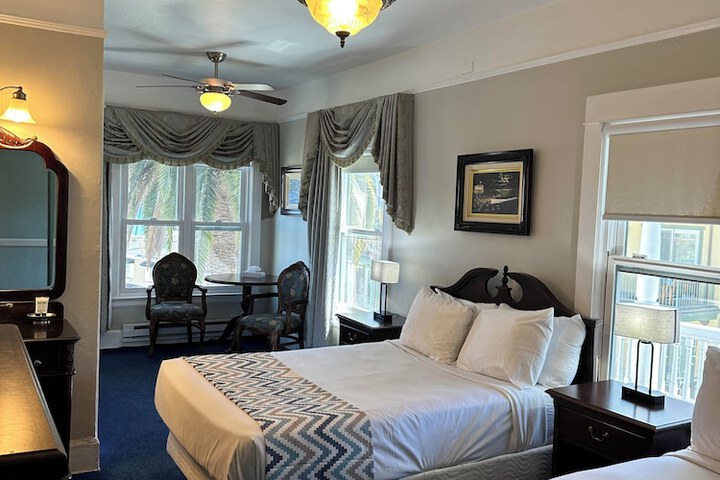Room 4 of 37