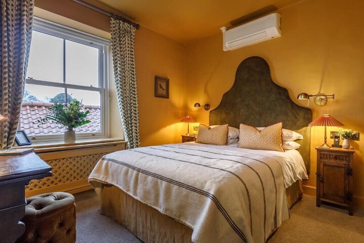 Room 3 of 37