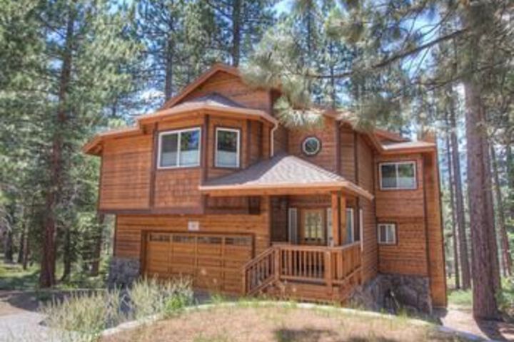 Image of Beautifully Designed 4 Bedroom Home Sleeps 12 by RedAwning