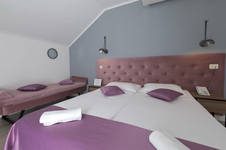 Room 10 of 52