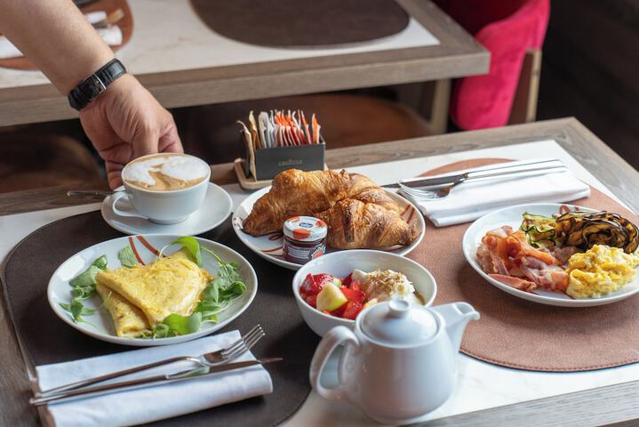 Breakfast/Coffee Service 60 of 65
