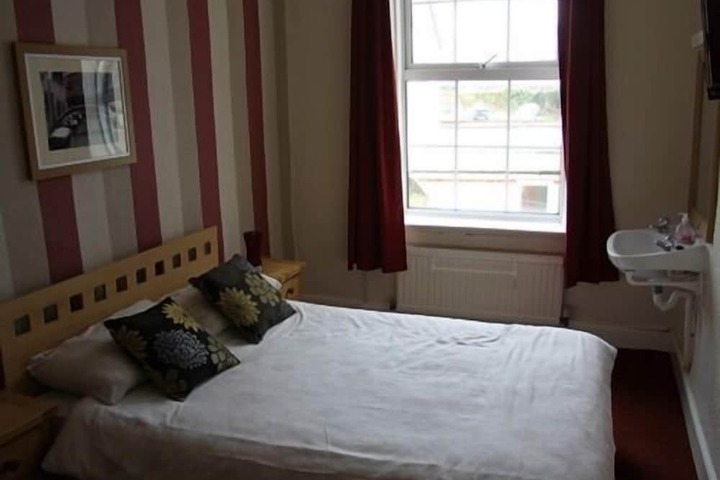Room 16 of 27