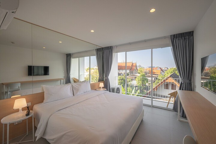 Room 9 of 29