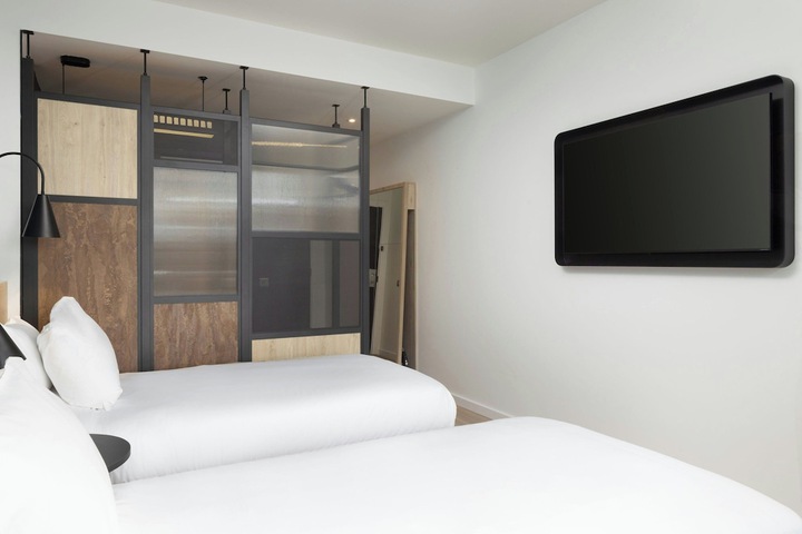Room 46 of 80