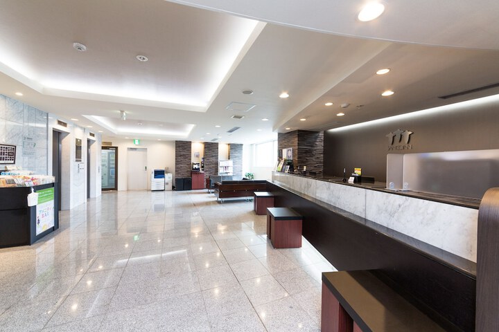 Entrance & Lobby