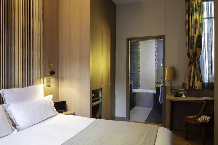Room 18 of 74