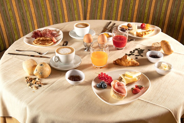 Breakfast/Coffee Service 123 of 142