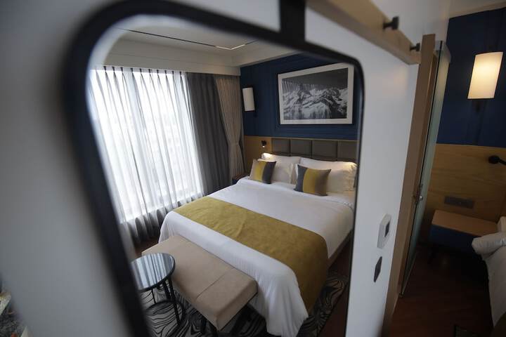 Room 9 of 65