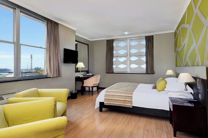Room 26 of 68