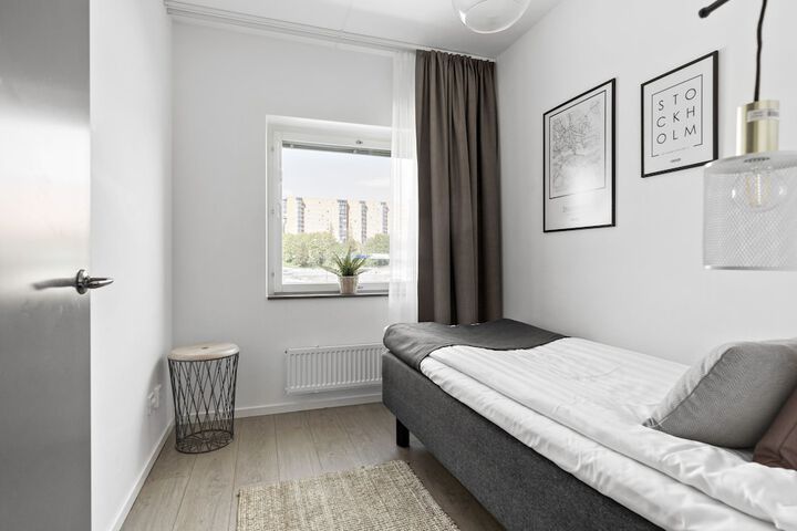 Room 16 of 38
