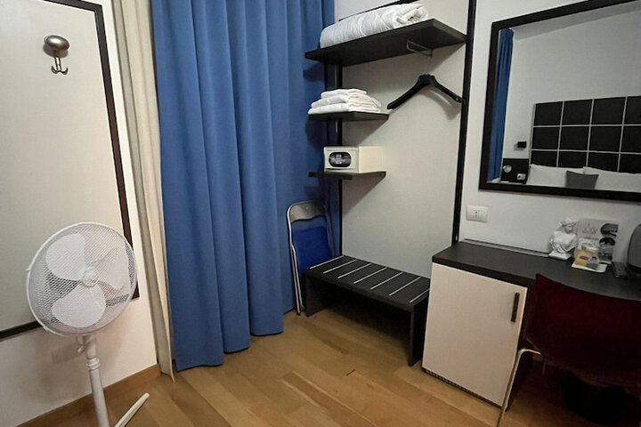 Room 48 of 62