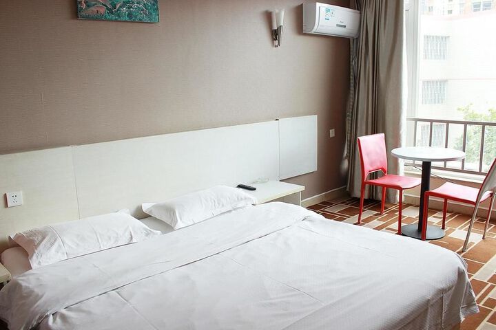 Room 16 of 90
