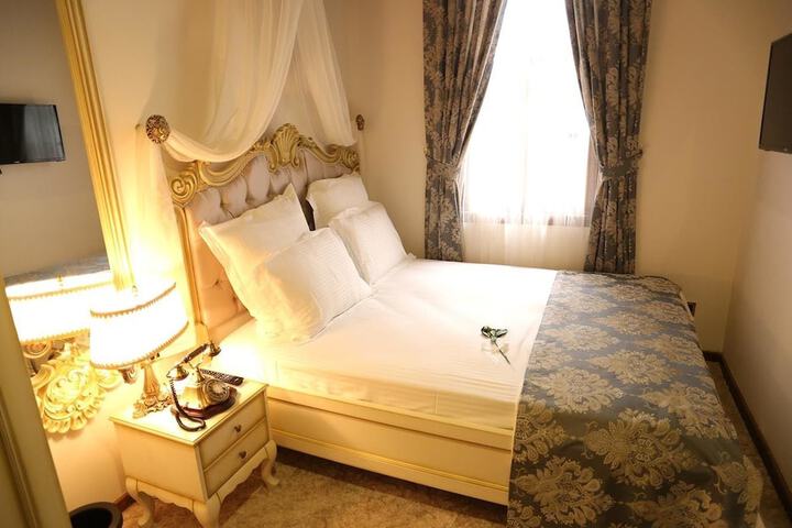 Room 6 of 56