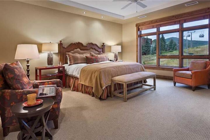 Room 4 of 25