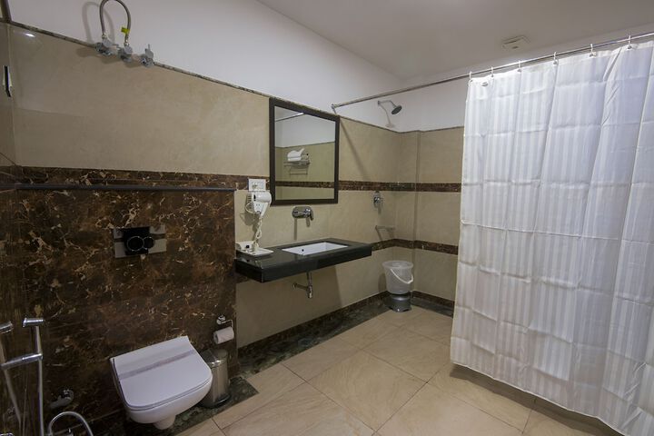 Room 27 of 34