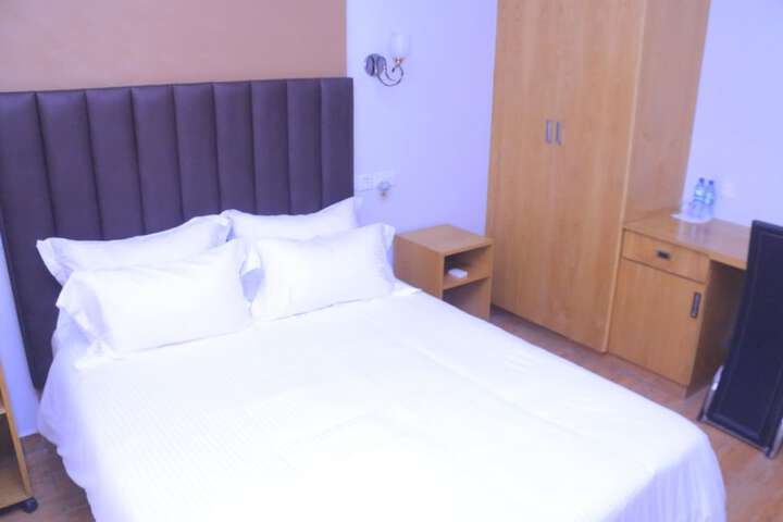 Room 12 of 31