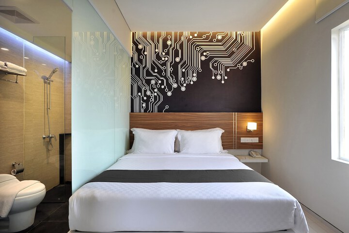 Room 6 of 32