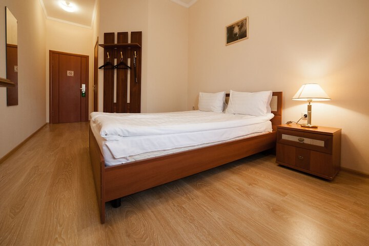 Room 4 of 141