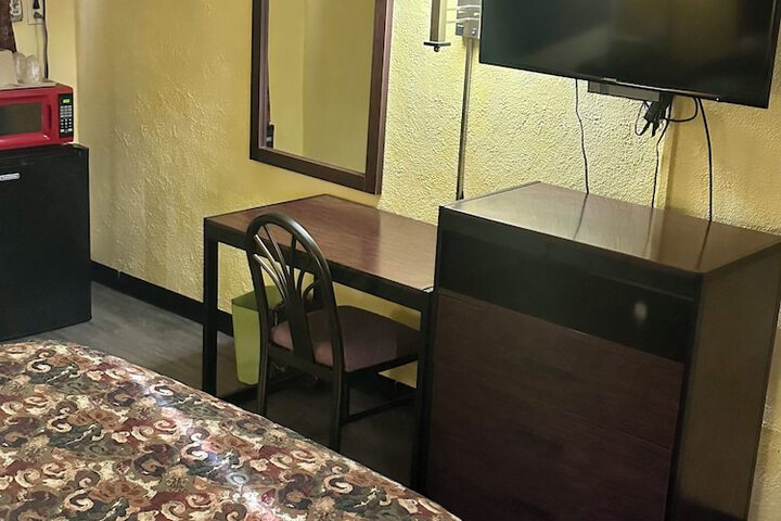 Room 3 of 10