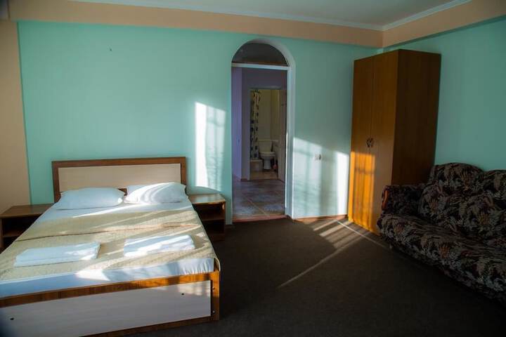 Room 4 of 16