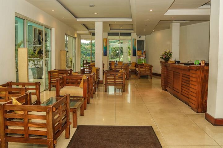 Entrance & Lobby