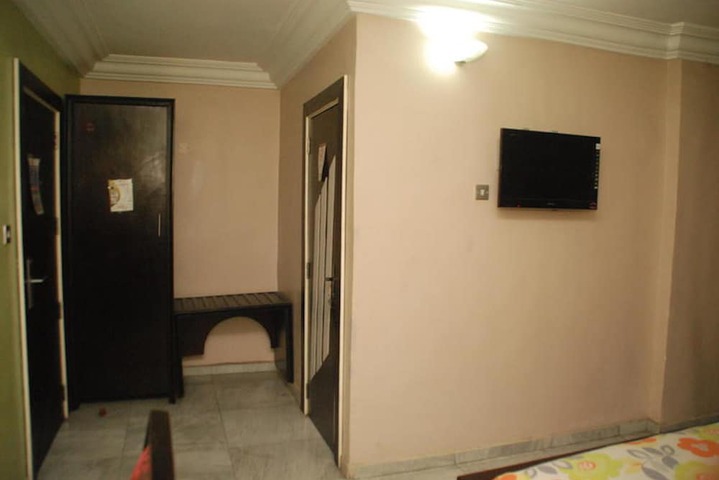Room 13 of 26