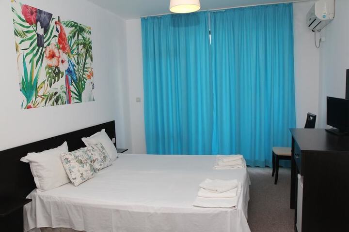 Room 3 of 66