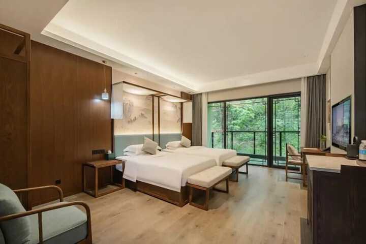 Room 15 of 34