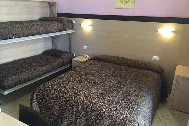 Room 13 of 34