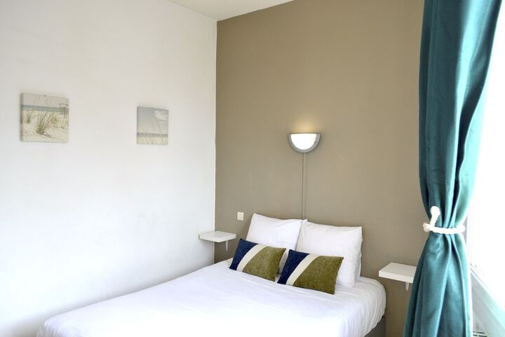 Room 11 of 32