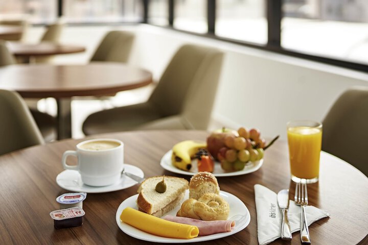 Breakfast/Coffee Service 40 of 88