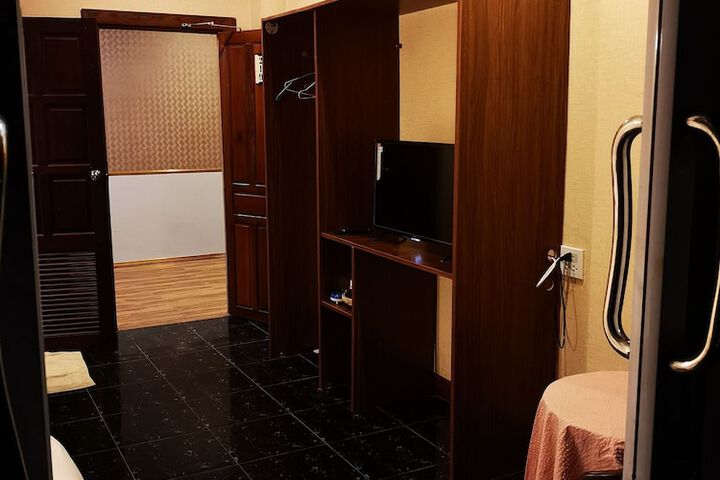 Room 16 of 103
