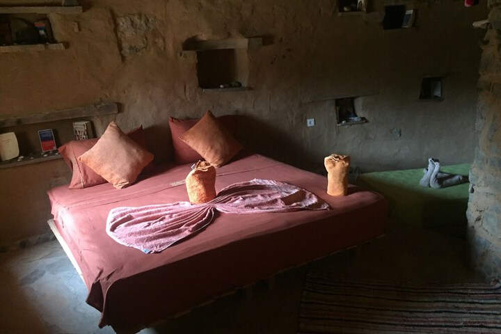 Room 2 of 34