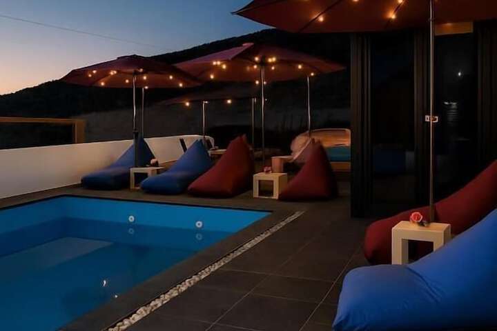 Pool 21 of 23
