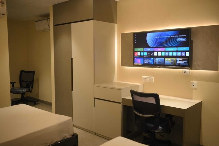 Room 8 of 11