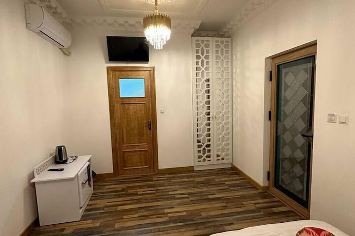 Room 9 of 38