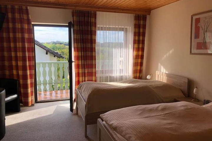 Room 4 of 40