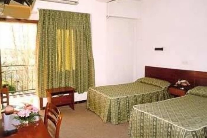 Room 11 of 38