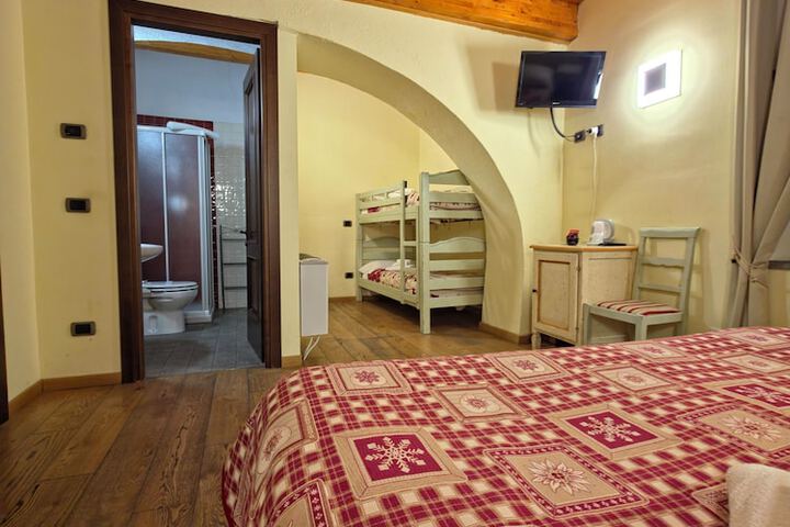 Room 10 of 52