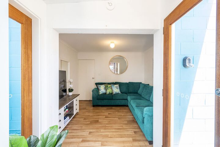 Room 4 of 68