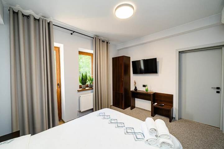 Room 7 of 27